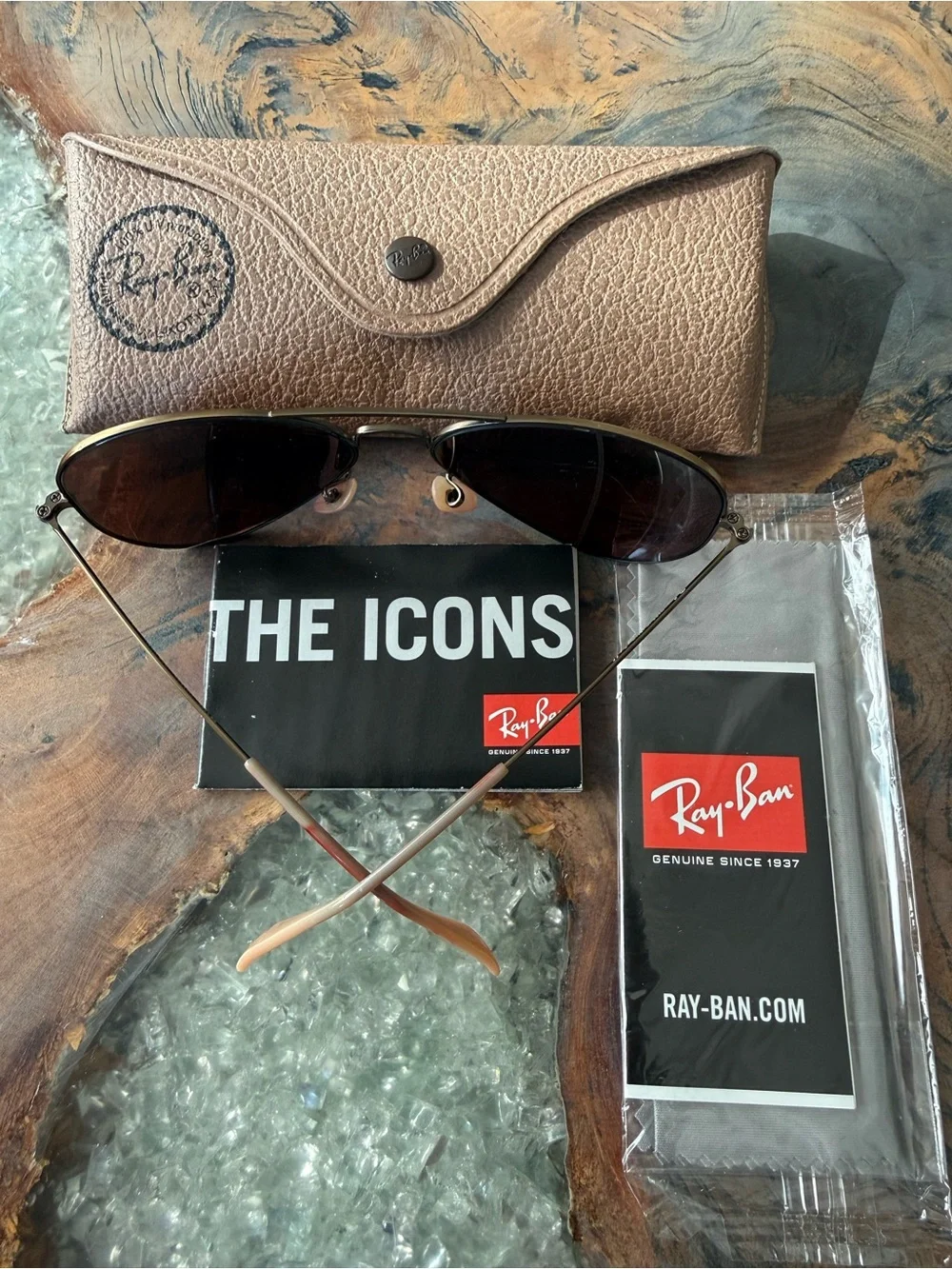Ray-Ban Gold Aviator Sunglasses with Magenta Flash Polarized Lenses. Like New